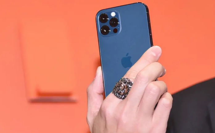海陵苹果手机维修分享iPhone12系列重启方法教程 